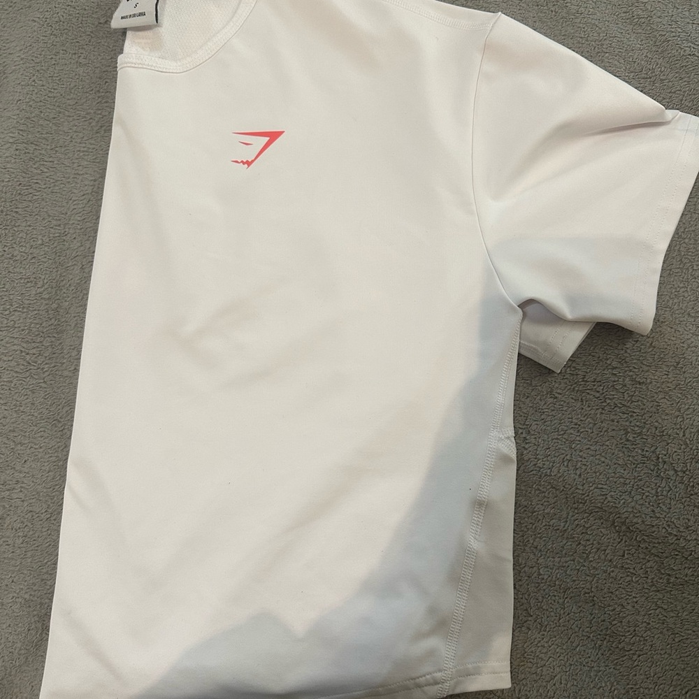 White gymshark shirt